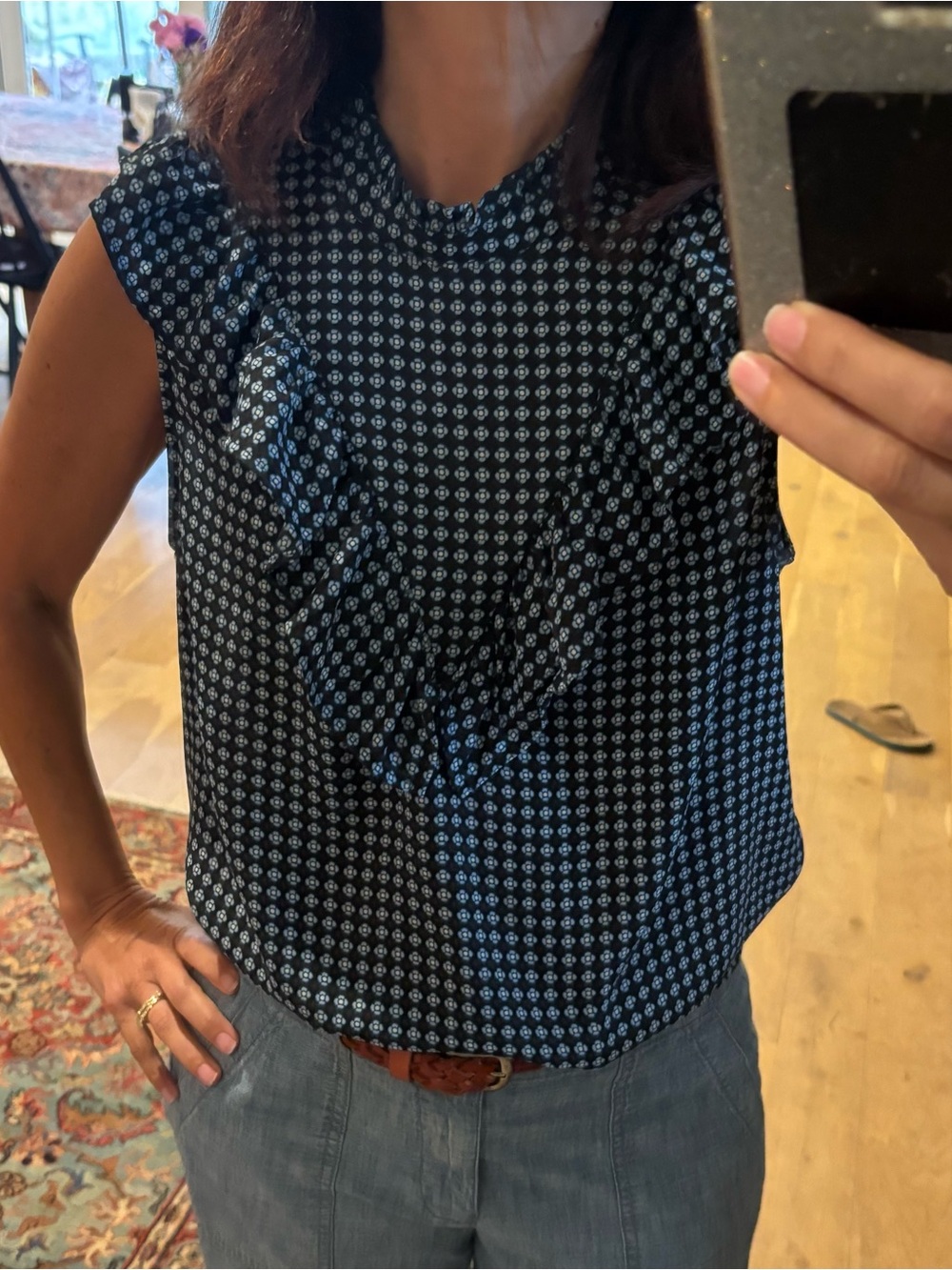 Women's sleeveless ruffle blouse large